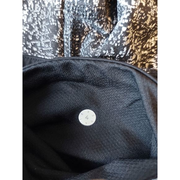 Lululemon Inspire Tight II Size 4 EUC - Picture 6 of 10